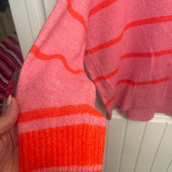 PINK WITH ORANGE STRIPED DETAIL. EXTREMELY SOFT. Size L - Picture 6 of 7